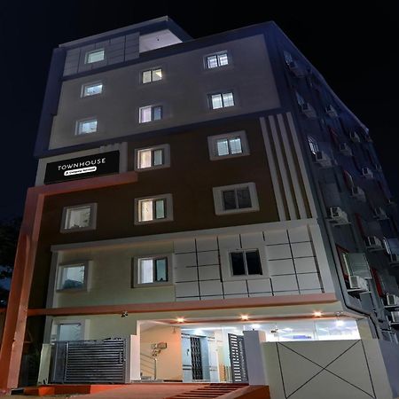 Super Townhouse Nanak Ram Guda Near Waverock Sez Hyderabad Eksteriør billede