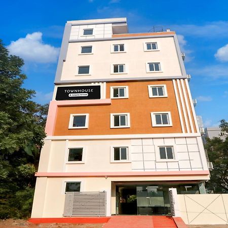 Super Townhouse Nanak Ram Guda Near Waverock Sez Hyderabad Eksteriør billede