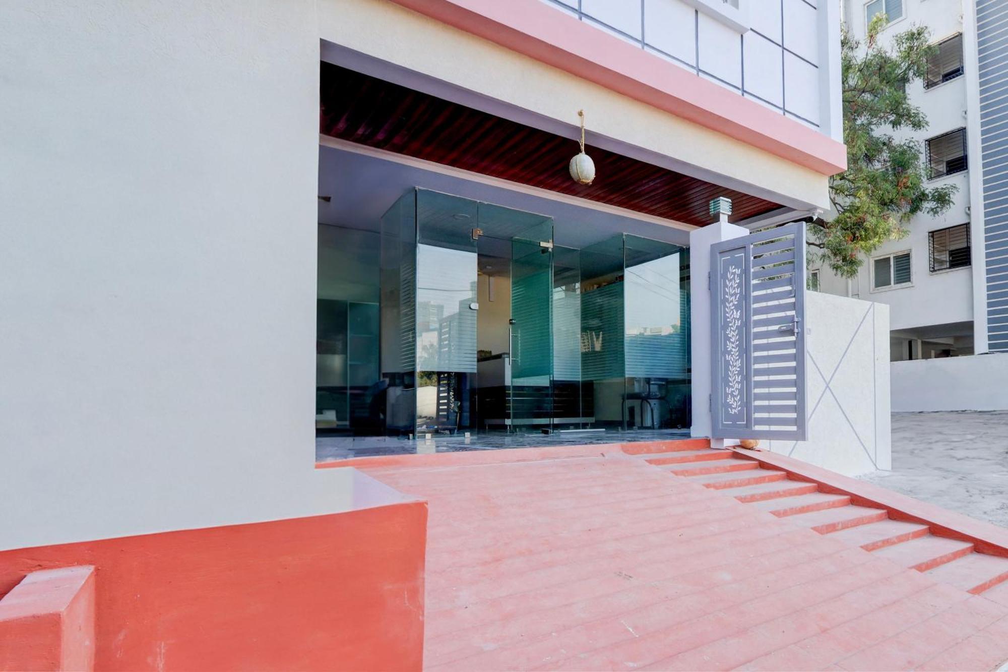 Super Townhouse Nanak Ram Guda Near Waverock Sez Hyderabad Eksteriør billede