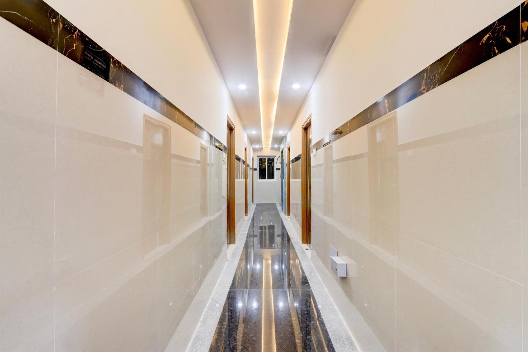 Super Townhouse Nanak Ram Guda Near Waverock Sez Hyderabad Eksteriør billede