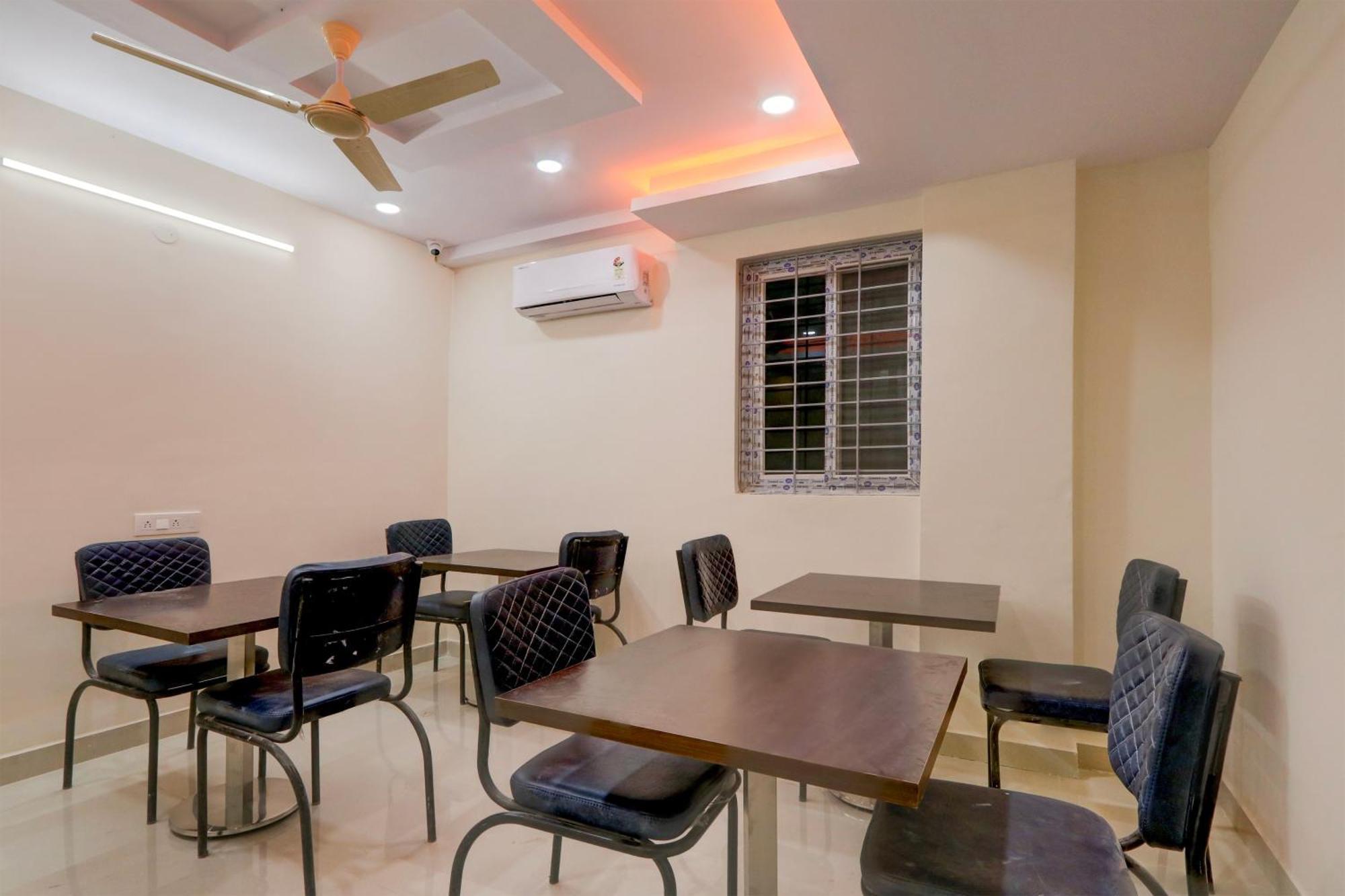 Super Townhouse Nanak Ram Guda Near Waverock Sez Hyderabad Eksteriør billede