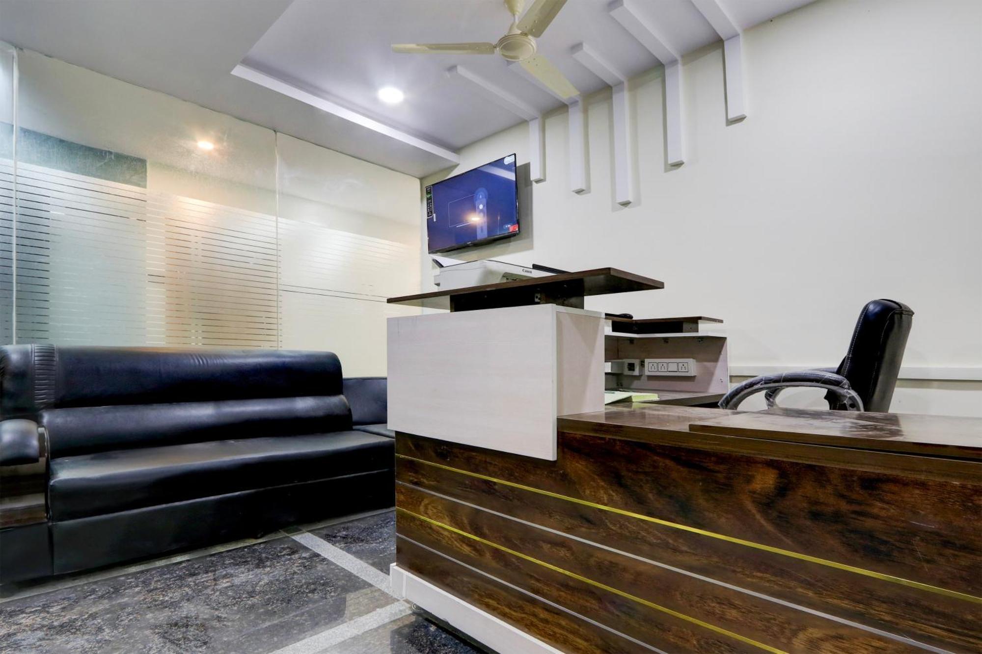 Super Townhouse Nanak Ram Guda Near Waverock Sez Hyderabad Eksteriør billede