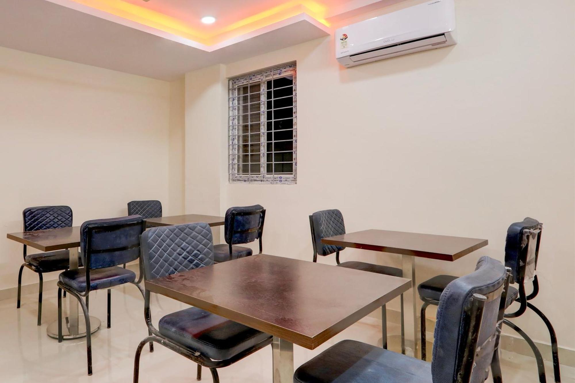Super Townhouse Nanak Ram Guda Near Waverock Sez Hyderabad Eksteriør billede